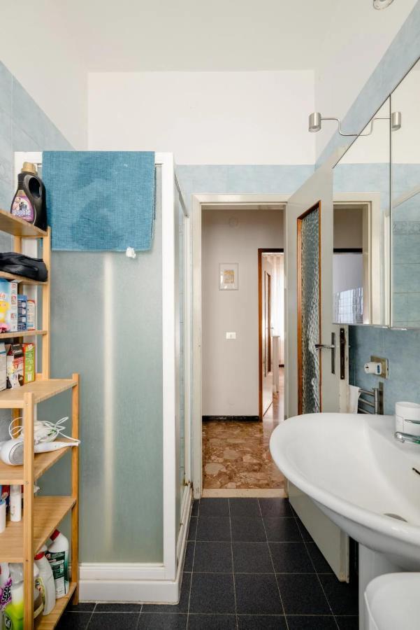 Spaziosa Matrimoniale Nel Centro Di Modena Apartment Exterior photo