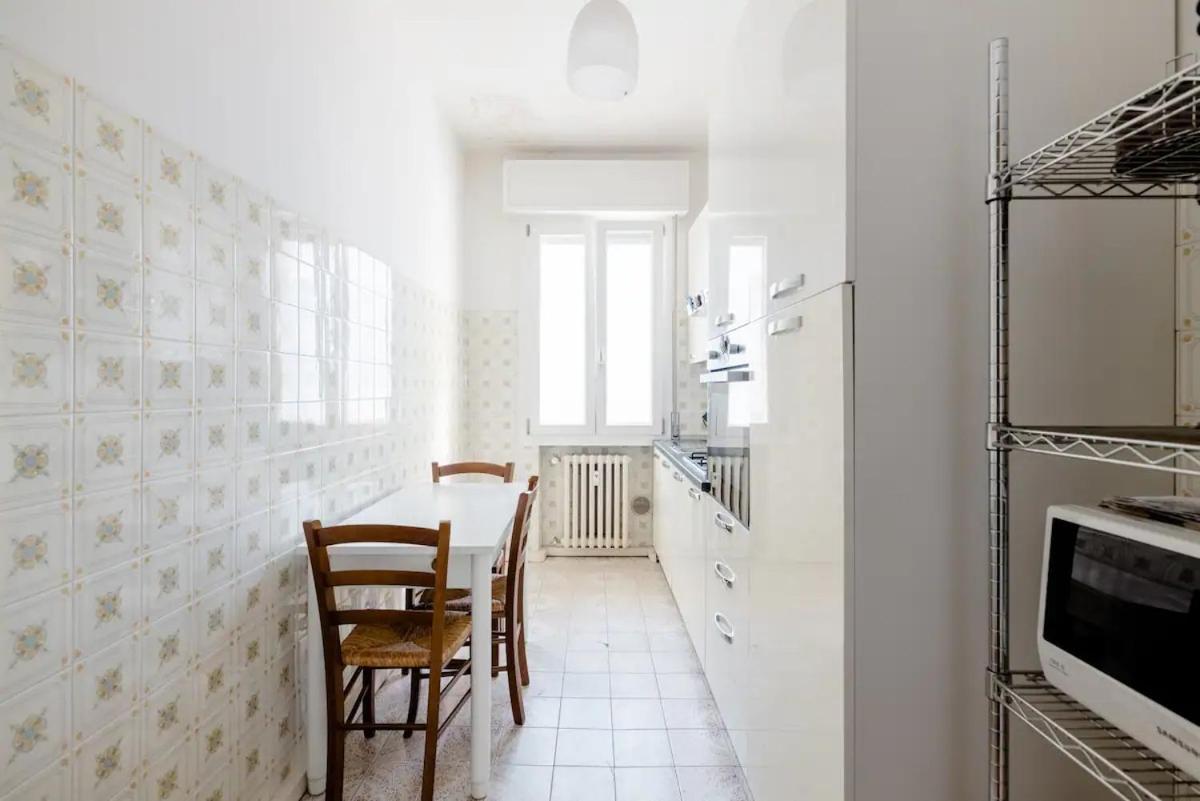 Spaziosa Matrimoniale Nel Centro Di Modena Apartment Exterior photo